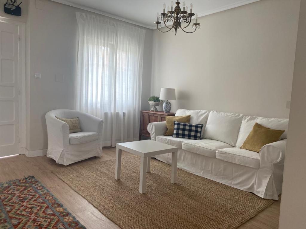 La Casita De El Montan Baja Aparthotel Aviles Ngoại thất bức ảnh